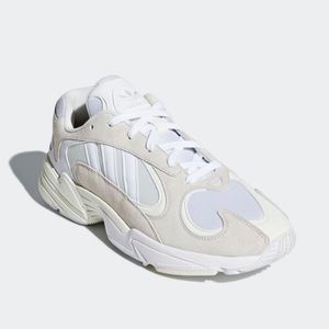 Yung 1 adidas sneakers!